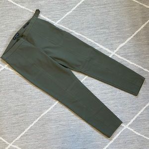 Banana Republic “Devon” Slacks olive green sz 8